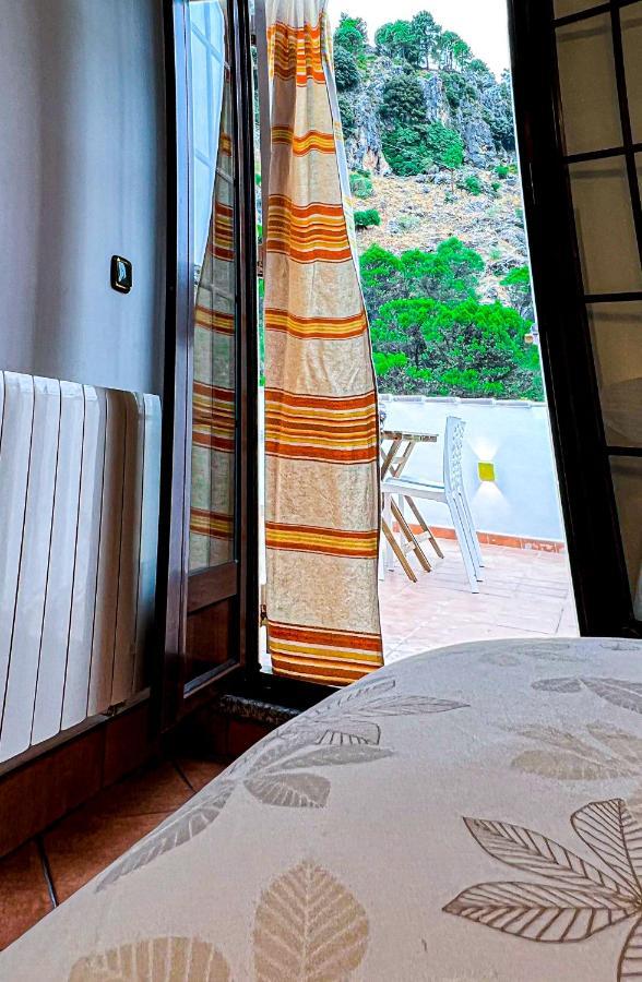 Ferienhaus Grazalema- Casita Panorama - Fantastic Views- Clima, Wi-fi And Private Parking Optional *